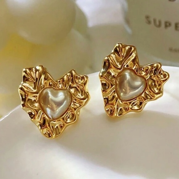 Crumpled Pearl Heart~ Vintage French Textured Rippled Wavy Classy Love Gold Stud - Picture 4 of 16